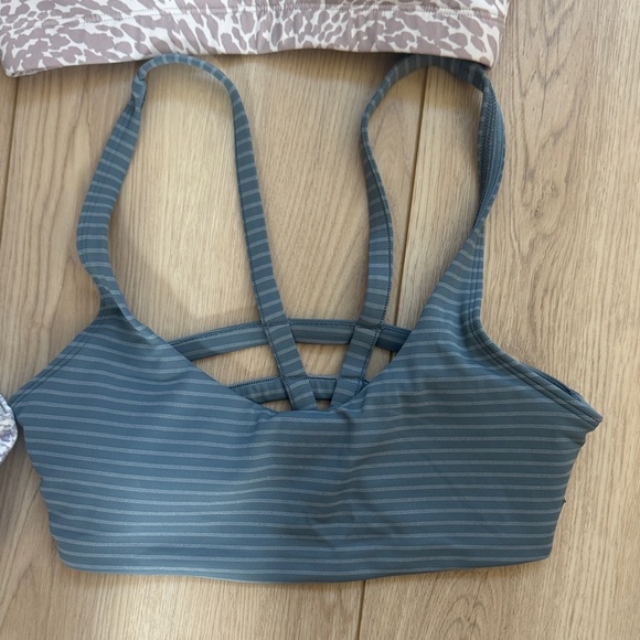 Vuori Sports Bra Collection - Green, Beige, Blue, Gray - Picture 4 of 8